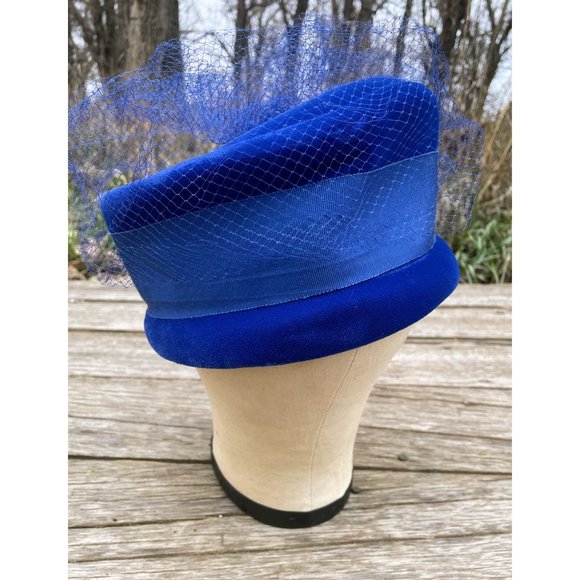 Vintage 1950s Bright Blue Velvet Womens Hat Netting - Picture 13 of 15